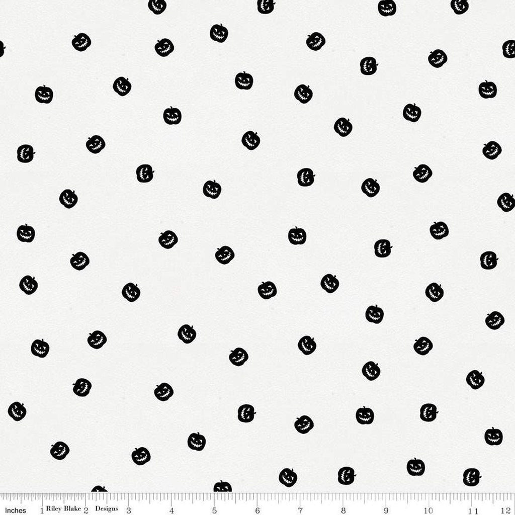 Pumpkin Patch Pumpkin Toss C14575 White - Riley Blake Designs - Halloween Jack-o-Lanterns - J. Wecker Frisch - Quilting Cotton Fabric