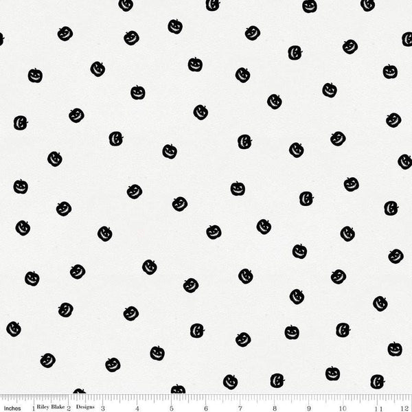 Pumpkin Patch Pumpkin Toss C14575 White - Riley Blake Designs - Halloween Jack-o-Lanterns - J. Wecker Frisch - Quilting Cotton Fabric