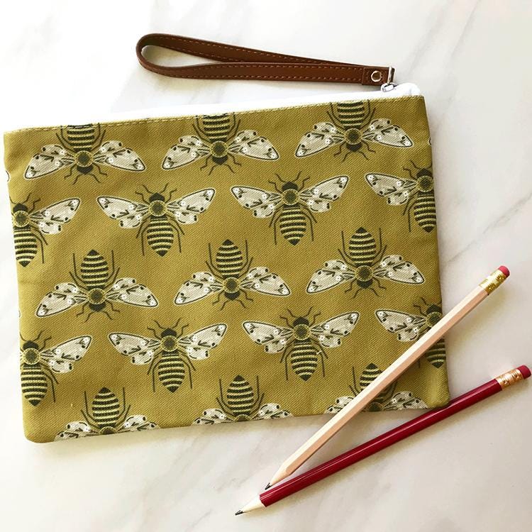 SALE Pouch Busy Bee GB-P102 - Moda Fabrics - Gingiber - Cotton Canvas Poly-Canvas - Inside Pocket Zipper Closure - Leather Handle