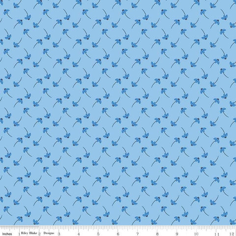 Fat Quarter End of Bolt - SALE Blue Stitch Daisy C10065 Sky - Riley Blake Designs - Floral Flowers Daisies Blue -  Quilting Cotton Fabric
