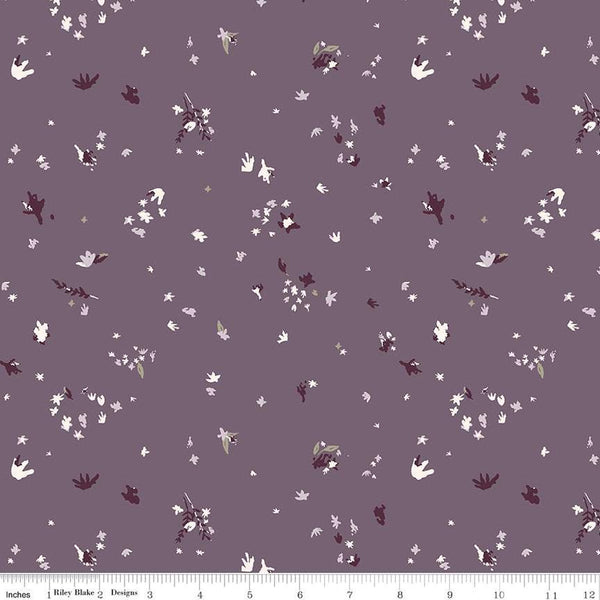 Dancing Daisies Flicker C14543 Violet by Riley Blake Designs - Leaves Flowers - Quilting Cotton Fabric