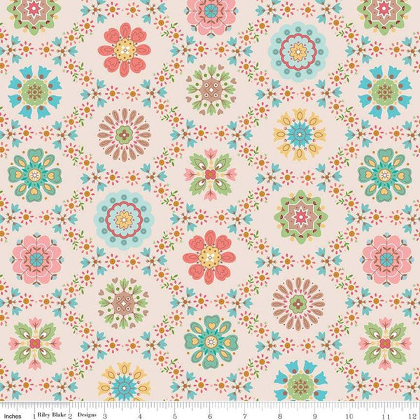 Image of the Granny Chic Applique Multi quilting cotton fabric by Lori Holt for Riley Blake Designs. Features a vintage flowers in a lattice pattern on a tan background. 
Cute Little Fabric Shop
