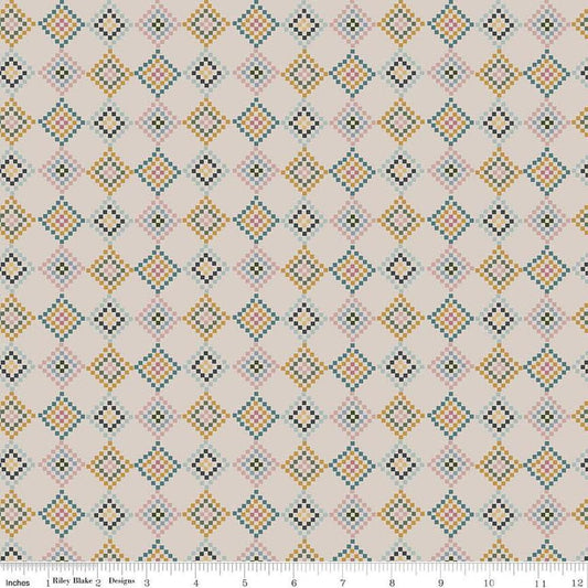Image of the Honey Locust Patchwork Linen quilting cotton fabric by Riley Blake Designs. Features flowers on a cream background