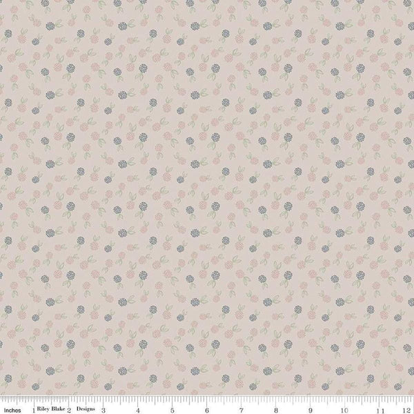 Image of the Honey Locust Berries Linen quilting cotton fabric by Riley Blake Designs. Features flowers on a cream background