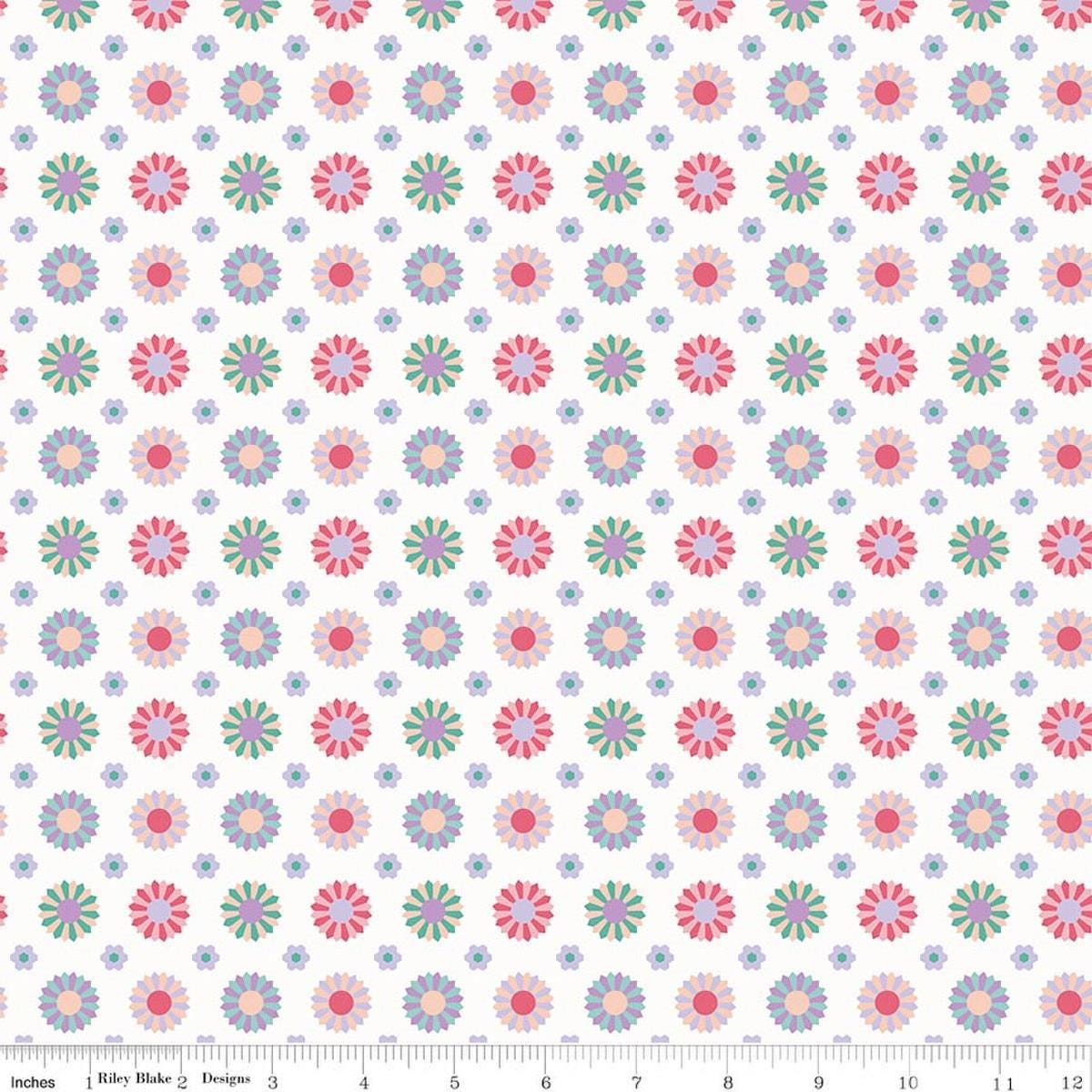 Image of Patchwork Dresden Cream quilting cotton fabric by Liza Taylor for Riley Blake Designs. Features Dresden on a white background. Cute Little Fabric Shop