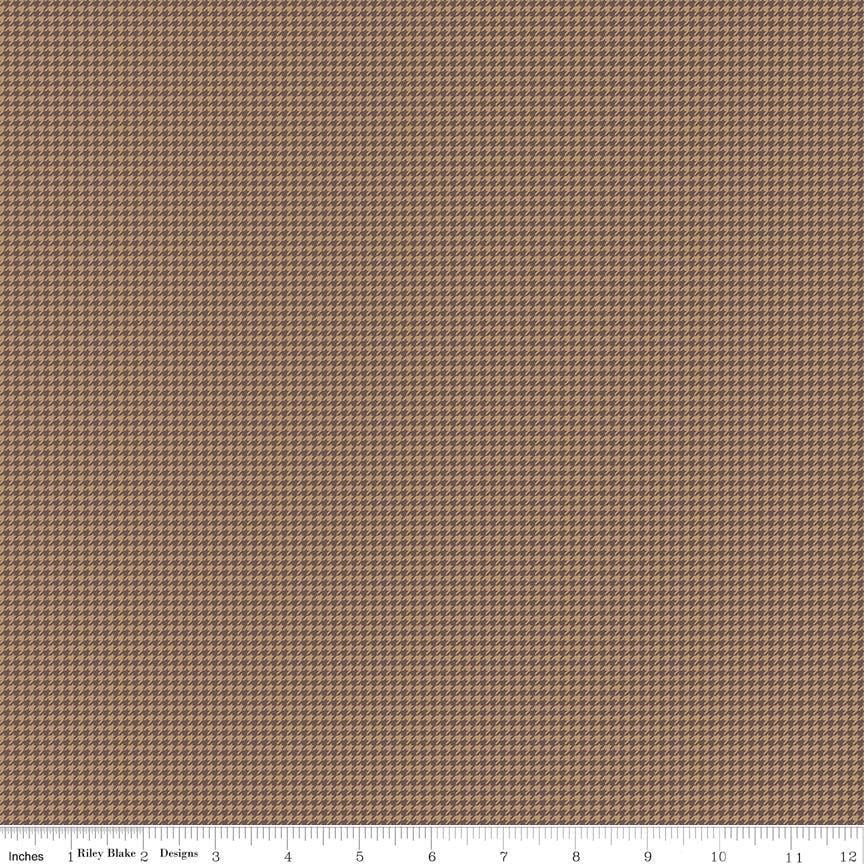 Image of Cozy Autumn Houndstooth Tea Dye quilting cotton fabric by Beverly McCullough for Riley Blake Designs. Features houndstooth on a brown background. Cute Little Fabric Shop.