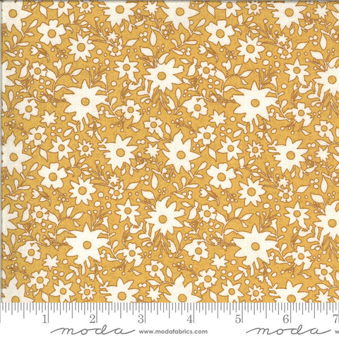 Cider Granny Smith 30645 Mulled Cider - Moda Fabrics - Flowers Floral Gold Natural Off-White - Quilting Cotton Fabric